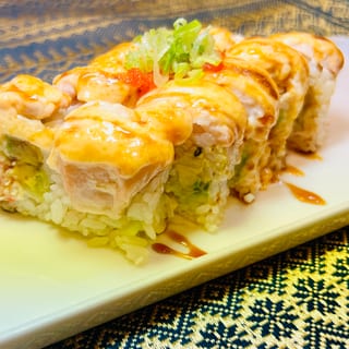 Seared salmon roll