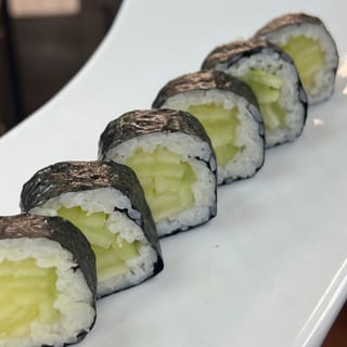 Cucumber+avocado roll